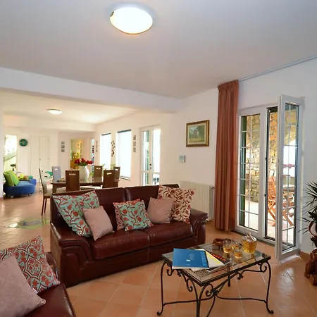 Traumvilla Mit Panoramapool By Interhome * Vibonati