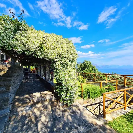 Traumvilla Mit Panoramapool By Interhome Vibonati